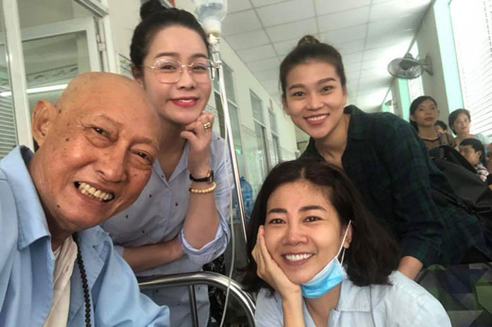 Nghệ sĩ Lê Bình chia sẻ, ông từng giấu bệnh vì không muốn đồng nghiệp lo lắng và vì lòng tự trọng, không cho phép than nghèo kể khổ của một nghệ sĩ.