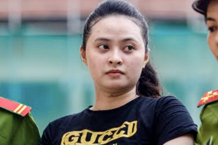 Theo Zing, trong phiên tòa sáng nay (ngày 9/5), Ngọc Miu không đồng ý với cáo trạng quy buộc bị cáo phạm tội Tàng trữ trái phép chất ma túy. Cô cho biết cô không bao giờ hỏi đến cuộc sống riêng của Dương và Dương cũng không bao giờ cho bị cáo biết.