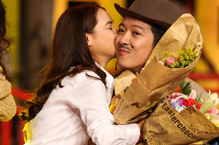 Trong thời gian hẹn hò, Nhã Phương - Trường Giang không ít lần vướng tin đồn rạn nứt. Đáng chú ý nhất là khi Trường Giang bị Quế Vân tố bắt cá hai tay vào tháng 3/2016. Trong lùm xùm này, mặc cho Quế Vân nhiều lần lên tiếng, Trường Giang luôn giữ im lặng. Ảnh: Dân Việt