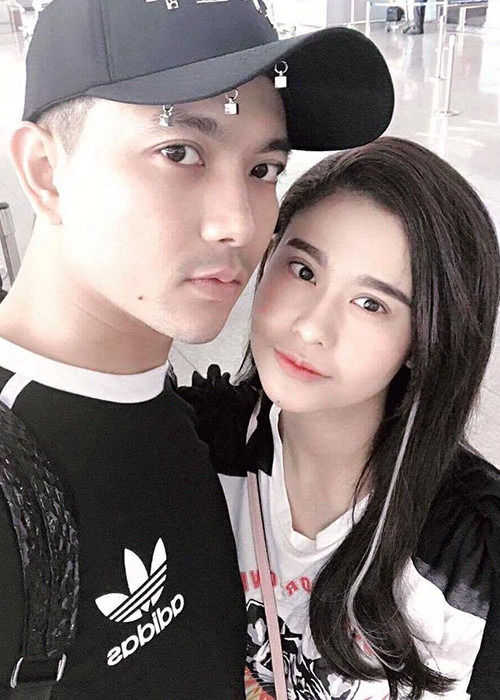 Mới nhất, Tòa án nhân dân quận 10 (TP HCM) xác nhận Tim và Trương Quỳnh Anh hoàn tất thủ tục ly hôn vào ngày 16/5. Chính Trương Quỳnh Anh đệ đơn ly hôn vì những lý do không thể hàn gắn. Cả hai tự phân chia tài sản và Trương Quỳnh Anh nhận quyền nuôi con. Ảnh: FBNV