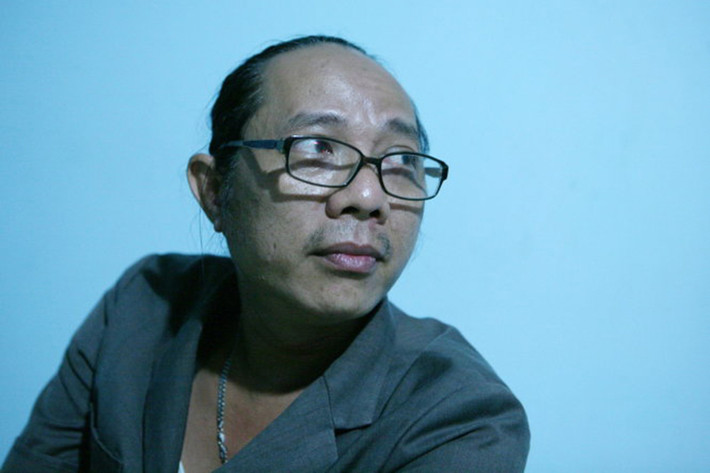 Ngoài đời, nghệ sĩ Trung Dân là người có tính cách rất thẳng thắn. Trong khi nhiều nghệ sĩ Việt tránh nói đến những tiêu cực của showbiz thì ông lại không ngại đề cấp đến những vấn đề đó. Ảnh: Tuổi trẻ