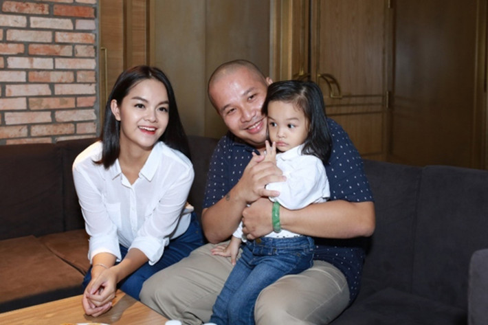 Gần đây, vợ chồng Quang Huy - Phạm Quỳnh Anh cũng vướng tin đồn chia tay. Theo đó, cả hai không còn là bạn bè của nhau trên Facebook. Trước nghi vấn này, Quang Huy viết tâm thư khẳng định gia đình nhỏ vẫn yên ấm, hạnh phúc. Ảnh: Kul
