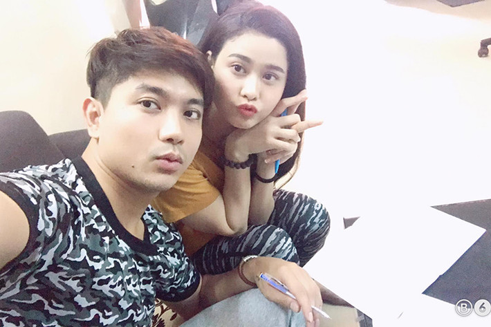 Trước nghi vấn trục trặc vào tháng 2/2017, Tim và Trương Quỳnh Anh đều giữ im lặng. Sau đó, trên trang cá nhân, cả hai vẫn thường xuyên chia sẻ hình ảnh vui vẻ bên nhau. Ảnh: FBNV