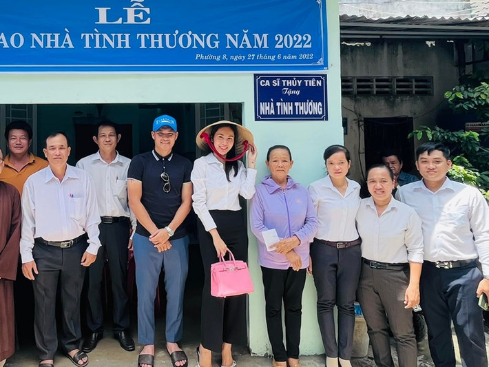 Chia sẻ về việc tiếp tục làm từ thiện, Thủy Tiên cho hay: "Tiên chưa bao giờ dừng việc này ngay cả trong lúc đang khó khăn nhất, nhưng vì là tiền cá nhân nên cũng thỉnh thoảng mới chia sẻ".