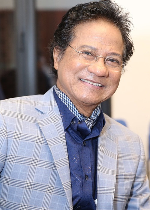 Chế Linh từng chia sẻ, ông mong người vợ cũ đầu tiên và thứ hai tái hôn khi ông có vợ. “Rất buồn là tôi có vợ nhưng 2 chị em họ đều không chịu lấy chồng”, ông nói. Ảnh: Dân Việt
