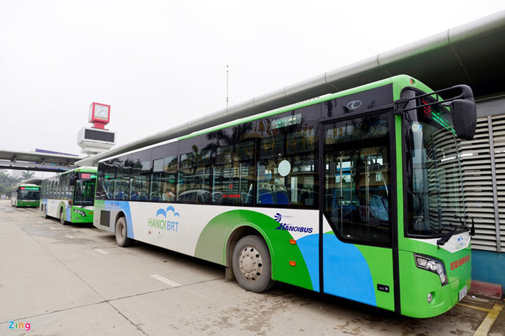 Ngày 8/3, Ban quản lý dự án đầu tư xây dựng công trình giao thông Hà Nội có văn bản báo cáo Thành ủy Hà Nội, Chủ tịch UBND Hà Nội nội dung liên quan đến dự án xe buýt nhanh BRT Hà Nội. Theo Ban quản lý, trước đó, báo chí đăng tải thông tin về việc xe buýt nhanh “đội giá”. Cụ thể, liên danh Công ty cổ phần Thiên Thành An - Công ty cổ phần ôtô Trường Hải (THACO) cung cấp xe với giá bình quân 5,03 tỷ đồng mỗi xe, trong khi giá xe 47 chỗ cao cấp nhất hiện nay chỉ khoảng 4,2 tỷ mỗi chiếc...