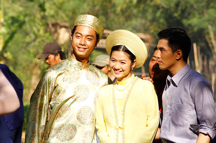 Vào vai nàng thôn nữ Út Trong xinh đẹp, dịu hiền, là tình yêu đầu đời của Năm Triều lẫn Tư Lành (Đình Hiếu), Oanh Kiều cho biết, cô không bị bỡ ngỡ vì đã làm quen với hình tượng nhân vật.