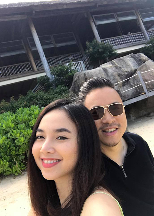 Trước đó, vào tháng 3/2016, nam đạo diễn phim “Tôi thấy hoa vàng trên cỏ xanh” tổ chức đám cưới tại Việt Nam. Ảnh: FBNV