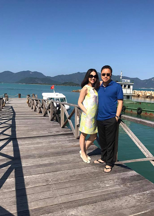 Sau đám cưới, vợ chồng nam đạo diễn phim “Tôi thấy hoa vàng trên cỏ xanh” vẫn rất kín tiếng trong đời tư. Ảnh: FBNV