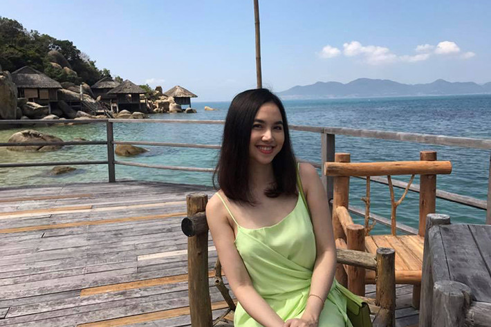 Chia sẻ hình ảnh rạng ngời hạnh phúc bên ông xã Việt kiều, Ngọc Diệp viết: “Một năm nhanh thiệt, cám ơn người bạn đời làm cuộc sống của em ý nghĩa nhiều hơn”. Ảnh: FBNV