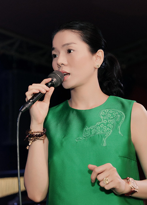 Lệ Quyên, Thanh Thảo, Hồng Nhung, Phạm Thu Hà, Mỹ Tâm và Hồng Ngọc đều là những người bạn thân thiết trong đời sống của Quang Dũng.