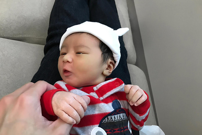 Con trai ca sĩ Đan Trường tên là Mathis Thiên Từ, chào đời ngày 26/2 tại Mỹ. Cậu nhóc là trái ngọt đầu tiên của vợ chồng Đan Trường sau 4 năm kết hôn.