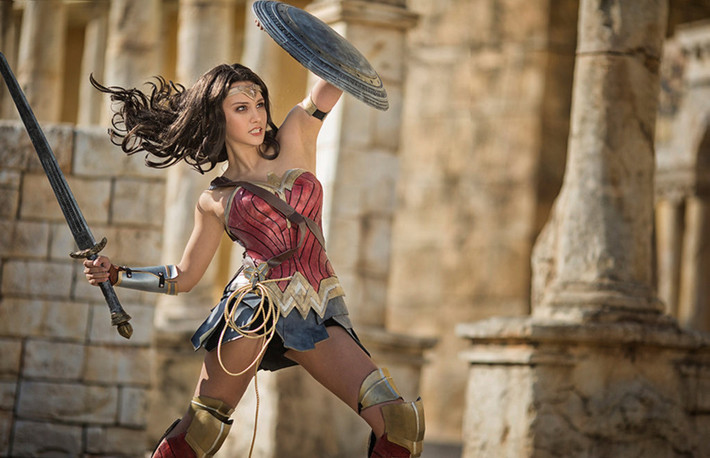 Sau khi loạt ảnh cosplay Wonder Woman được đăng tải, Kilory nhanh chóng nhận được hàng loạt lời khen ngợi vì khuôn mặt xinh đẹp cùng phong cách mạnh mẽ không thua gì bản gốc.