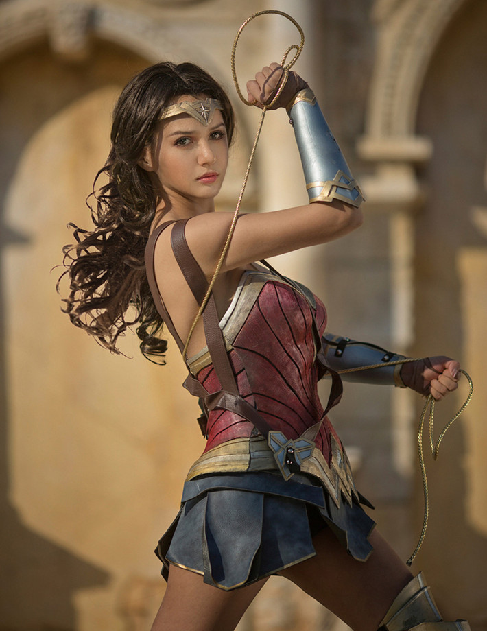 Nhưng điều quan trọng nhất là thần thái. Thủ thuật trang điểm có thể giúp gương mặt cosplayer biến hóa gần giống bản gốc, nhưng chỉ khi họ thực sự nắm bắt được cái thần của nhân vật mới có thể hóa thân thành công.