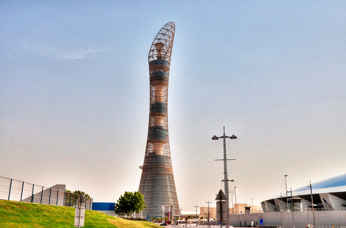 Tháp Aspire ở Doha là biểu tượng của Asia Games năm 2006. Chính phủ Qatar bỏ ra khoảng 150 triệu USD để thiết kế và xây dựng công trình này. Nó được gắn màn hình led ở các mặt và một máy chiếu laser khổng lồ trên đỉnh. Ảnh: Wikipedia.