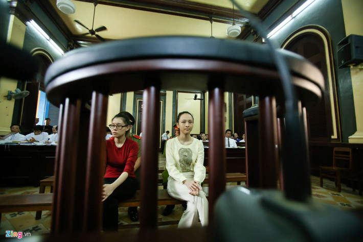 Được hoa hậu giới thiệu cho nhiều căn nhà khác, tháng 3/2013, ông Mỹ đã ký bản xác nhận với Nga về việc ông Mỹ đồng ý mua căn nhà trên đường Nguyễn Trãi (quận 1, TP.HCM) với giá 16,5 tỷ đồng. Doanh nhân 40 tuổi này không tiếp xúc với người bán, mọi việc thương lượng và thanh toán đều do Nga đứng ra giải quyết. Nếu mua bán không thành Nga sẽ trả lại toàn bộ số tiền mà ông Mỹ đã đưa.