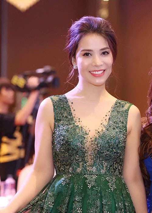 Tối ngày 9/1, á hậu doanh nhân Ý Lan xác nhận chuyện tình cảm với nghệ sĩ Chí Trung đồng thời tiết lộ Chí Trung - Ngọc Huyền ly hôn từ lâu.