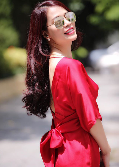 Ý Lan và Chí Trung gặp nhau vào tháng 11/2018. Đến tháng 11/2019, nam nghệ sĩ công khai hình ảnh bên Ý Lan trên trang cá nhân.