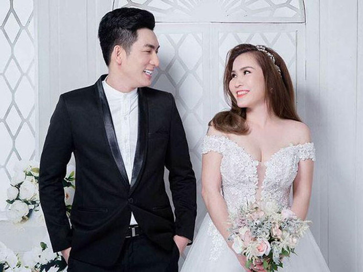 Sau khi ly hôn Phi Thanh Vân vào tháng 3/2017, Bảo Duy làm đám cưới với Thúy Oanh vào tháng 8 cùng năm.