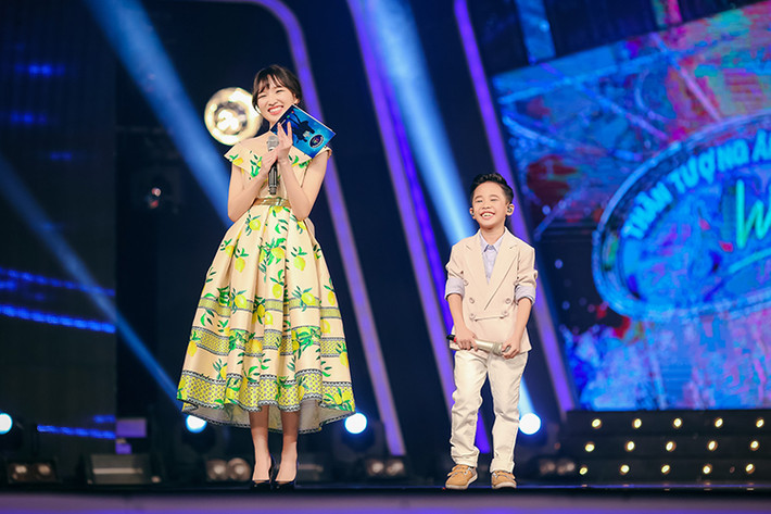 Top 5 Vietnam Idol 2012 cho biết, cô rất yêu thích trẻ con nên cô cố gắng học hỏi để nắm bắt tâm lý các em và có những phần trao đổi, giao lưu thú vị trên sân khấu.