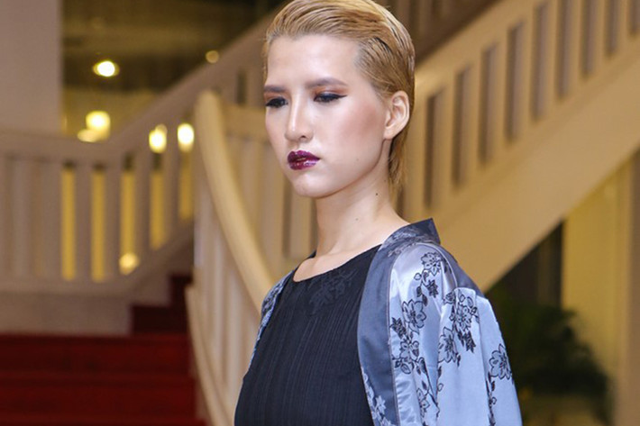 Mới đây, người mẫu Hồng Xuân gây chú ý bởi vẻ ngoài khác lạ so với thời điểm tham gia cuộc thi người mẫu Vietnam’s Next Top Model 2015. (Ảnh: Zing)