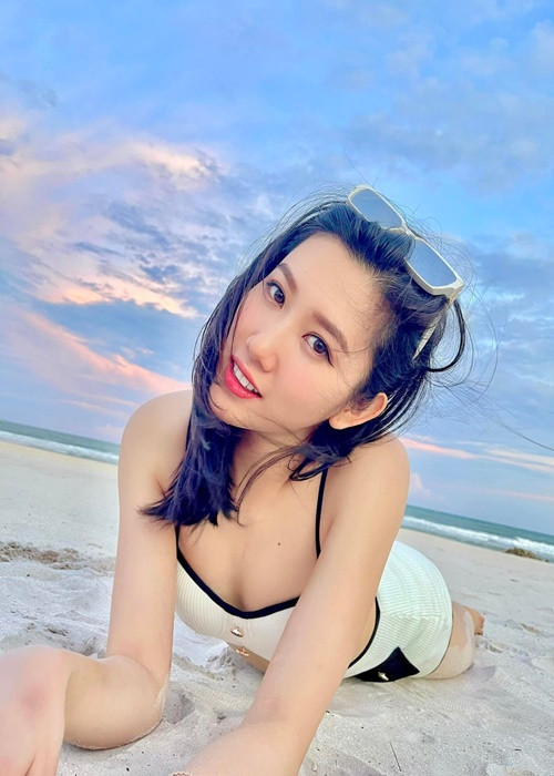 Xinh đẹp, trẻ trung, Thúy Ngân được nhiều người theo đuổi.