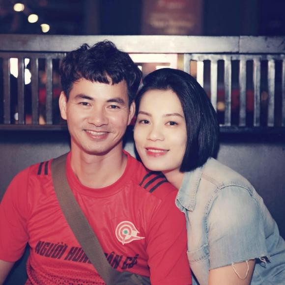 Nhà của nghệ sĩ Xuân Bắc làm mâm cỗ từ ngày 21 âm lịch. Mâm cỗ gồm nem rán, bánh chưng, rau xào, giò, canh măng, gà nướng.