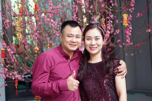 Vợ của nghệ sĩ Tự Long làm cúng ông Công ông Táo từ 20/12 âm lịch. Mâm cỗ cúng bao gồm xôi gấc, rau củ luộc, nem rán, canh....