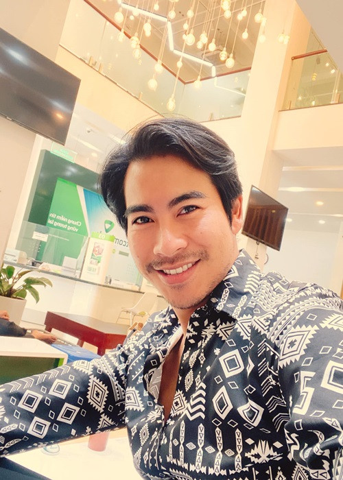 Trước lời phủ nhận của Thanh Bình, cô gái tên T rất bức xúc. Người này cho biết, cô đang giữ đầy đủ bằng chứng cả hai hẹn hò hơn 1 năm qua. "Anh cạn tình chối bỏ thì đừng trách em tại sao phải hủy hoại cuộc đời anh", T nhắn nhủ chồng cũ của Ngọc Lan. Ảnh: FBNV