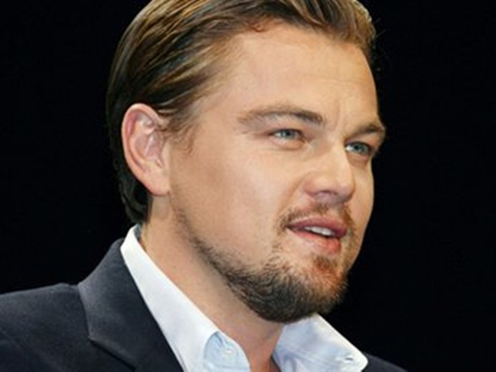 Năm 2014, nam diễn viên phim "Titanic" tiếp tục bán đấu giá một chuyến bay lên vũ trụ cùng anh vào năm 2015 để đóng góp cho tổ chức amfAR. Danh tính người thắng cuộc, trả 1 triệu USD không được tiết lộ. Ảnh: Zing