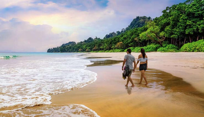 13. Đừng đến miền Bắc Andaman vào mùa thấp điểm. Trung bình, khoảng 50 người chết đuối mỗi năm trên bờ biển phía tây của Phuket, Krabi, Khao Lak khi có gió mạnh kèm theo sóng lớn. Vì vậy, hãy tránh đi bơi ở những khu vực này của Thái Lan trong khoảng thời gian từ tháng 5 đến tháng 11.