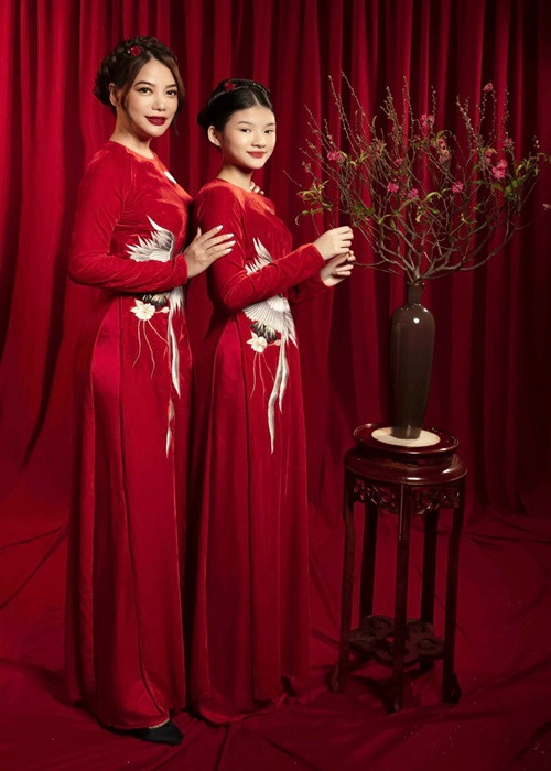Bé Devon - con gái của Trương Ngọc Ánh sinh năm 2008.