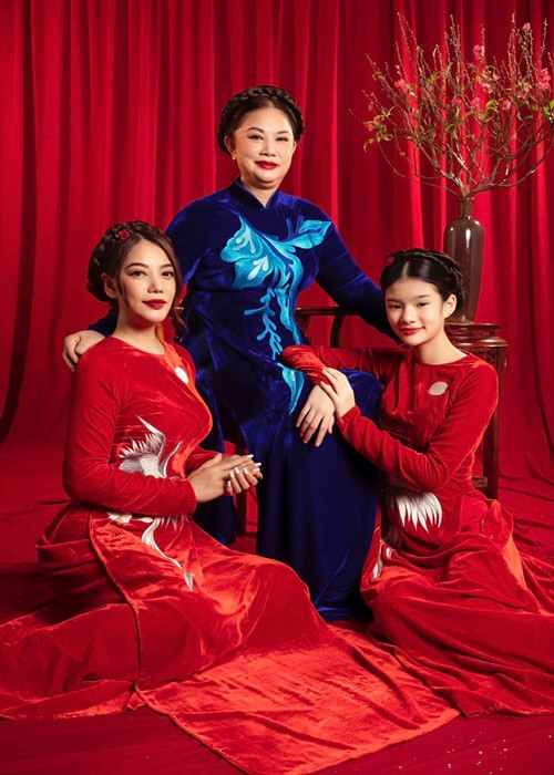 Năm nay, bà Minh Phương - mẹ đẻ của Trương Ngọc Ánh bước vào độ tuổi U70 (sinh năm 1958).