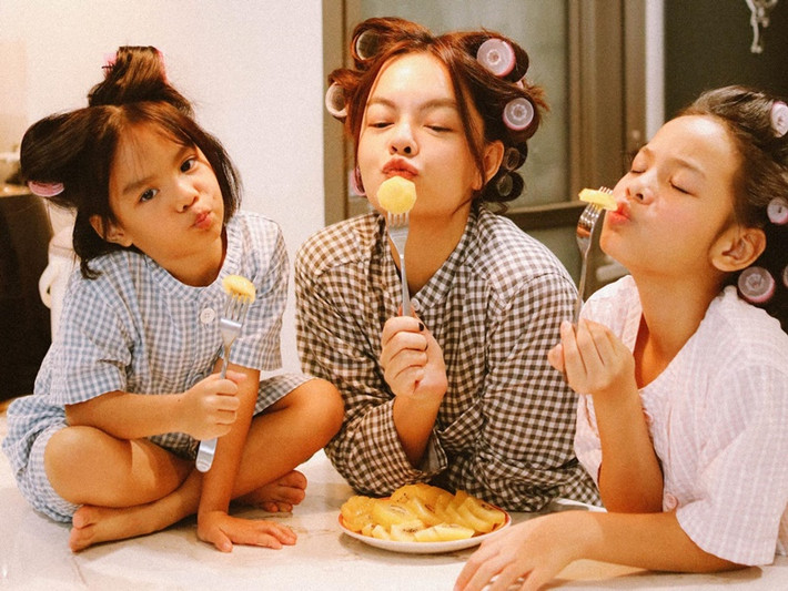 Trước khi ly hôn, Phạm Quỳnh Anh và ông bầu Quang Huy có hai cô con gái chung là bé Tuệ Lâm và Tuệ An.