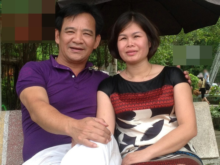  Quang Tèo lập gia đình cách đây nhiều năm. Bà xã của anh làm tại xưởng may quân đội. Vợ chồng Quang Tèo hiếm muộn nên cưới nhau 13 năm, vợ anh mới sinh đôi một trai một gái. Ảnh: FBNV