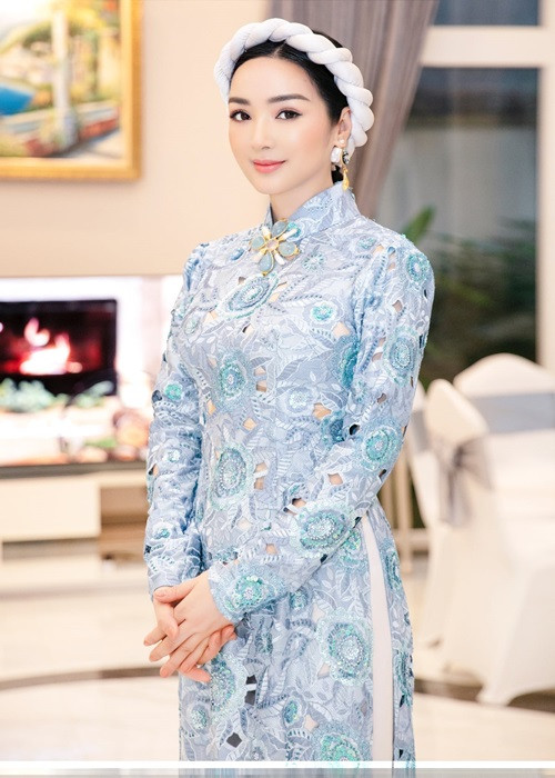 Giáng My khoe vẻ đẹp không tuổi khiến bao người ngưỡng mộ.