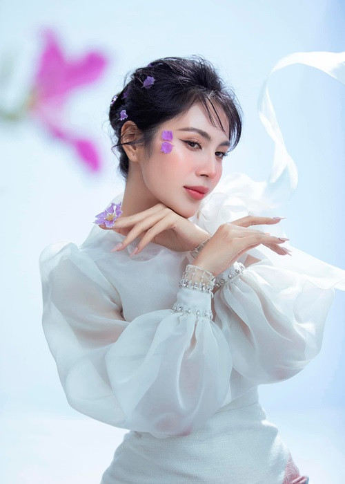 Nữ ca sĩ Thủy Tiên chưa lên tiếng sau khi được minh oan. Tuy nhiên, tối ngày 23/1, cô tung bộ ảnh mới.