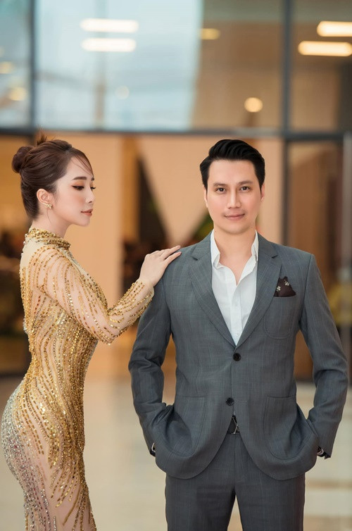 Sau khi ly hôn, Việt Anh vướng nghi vấn hẹn hò Quỳnh Nga vì cả hai thường xuyên cùng nhau xuất hiện tại các sự kiện, bữa tiệc. Ảnh: FBNV.