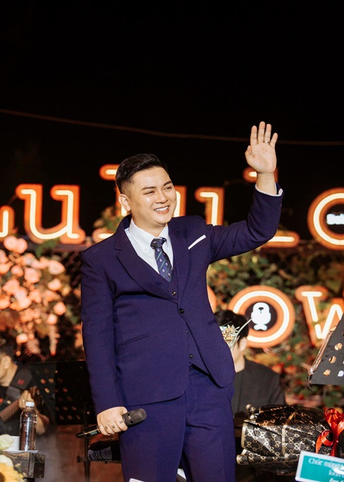 Tháng 10/2022, anh trở lại sân khấu khi xuất hiện trong đêm nhạc Hoa nở không màu tại Đà Lạt. Sau đó, Hoài Lâm liên tục chạy show.