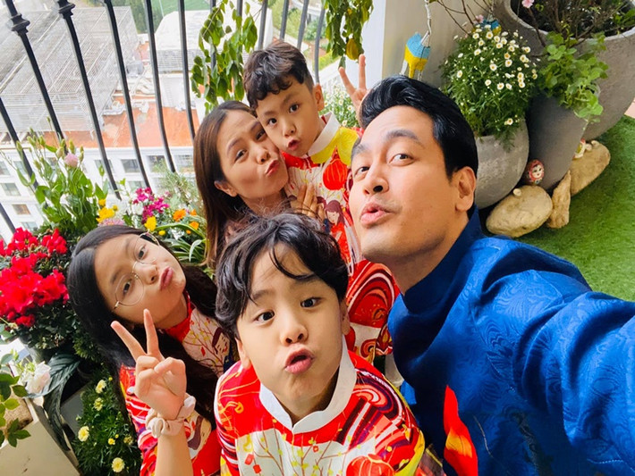 Vợ chồng Phan Anh có 3 người con chung: 1 gái, 2 trai.