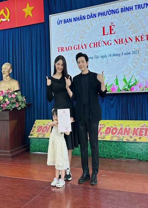 Mới đây, Trương Mỹ Nhân - Phí Ngọc Hưng đăng ký kết hôn sau 5 năm gắn bó và có một cô con gái chung. Ảnh: FBNV.