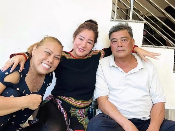 Siu Black quen ông Nguyễn Đức Hùng vào năm 1987. Sau 3 năm tìm hiểu, dù gia đình cấm cản, cặp đôi vẫn quyết định kết hôn. Ảnh: Người Lao Động.