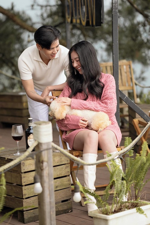 “Vợ chồng tôi cùng nhau rèn thể lực, chăm sóc tổ ấm nhỏ khiến không khí gia đình luôn hạnh phúc”, bà xã Hồ Quang Hiếu cho biết. Ảnh: FBNV.
