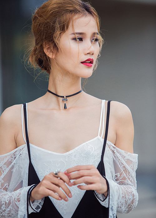Hoạt động chủ yếu của Hương Ly sau đăng quang là học tập và rèn luyện kĩ năng.