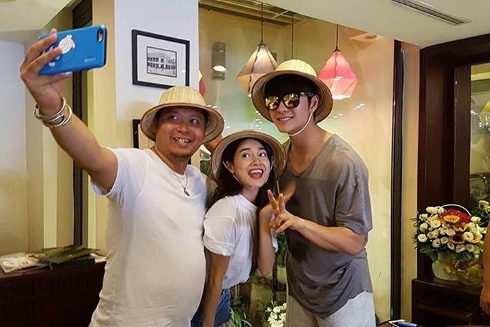 Nhã Phương và Kang Tae Oh vui vẻ ghi lại những khoảnh khắc trong bữa tiệc sinh nhật. (Ảnh: linhsu06)