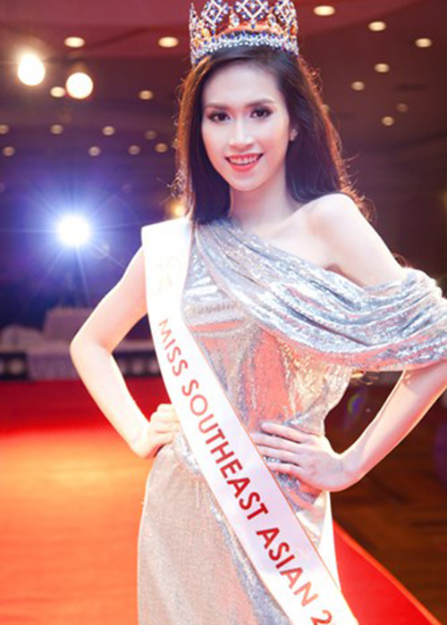 Thu Vũ sở hữu vóc dáng thanh mảnh, gương mặt xinh đẹp với nụ cười tỏa nắng. Trong đêm chung kết, đại diện của Việt Nam đã vượt qua 7 ứng viên để đăng quang Hoa hậu Đông Nam Á 2014.