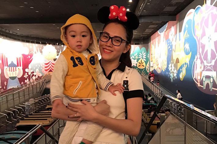Siêu mẫu Ngọc Thạch vừa dẫn cậu con trai Ricky đi khám phá Nhật Bản.