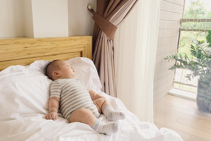Bé Khoai Tây ngày càng bụ bẫm, đáng yêu vì vậy nhiều người khen ngợi Ly Kute là bà mẹ nuôi con rất mát tay.
