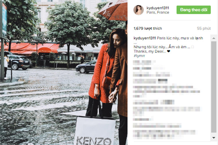 Mới đây, trên trang cá nhân Instagram, Hoa hậu Kỳ Duyên khoe ảnh nắm tay, tựa vào vai một người đàn ông bí ẩn dưới trời mưa kèm dòng tâm sự đầy ngọt ngào: “Paris lúc này mưa và lạnh. Nhưng tôi lúc này ấm và êm. Thanks, my dear (Tạm dịch: Cám ơn anh yêu của em)”.