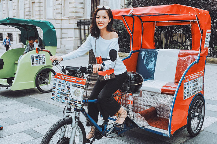 Khi dạo chơi Paris, Hoa hậu Kỳ Duyên chọn phong cách streetstyle trẻ trung, năng động nhưng không kém phần gợi cảm.